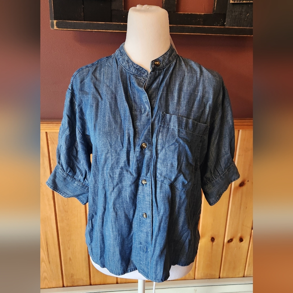 Banana Republic Cotton Blend Chambray Button Up Top Size XS NWT